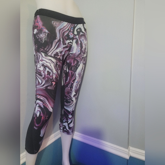 Nike Dry FIT Woman's Leggings Black and Purple Size Large Used - Picture 3 of 3